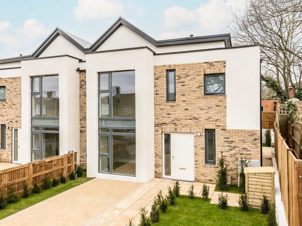 New home, 3 bed semidetached house for sale in Blenheim Close, London