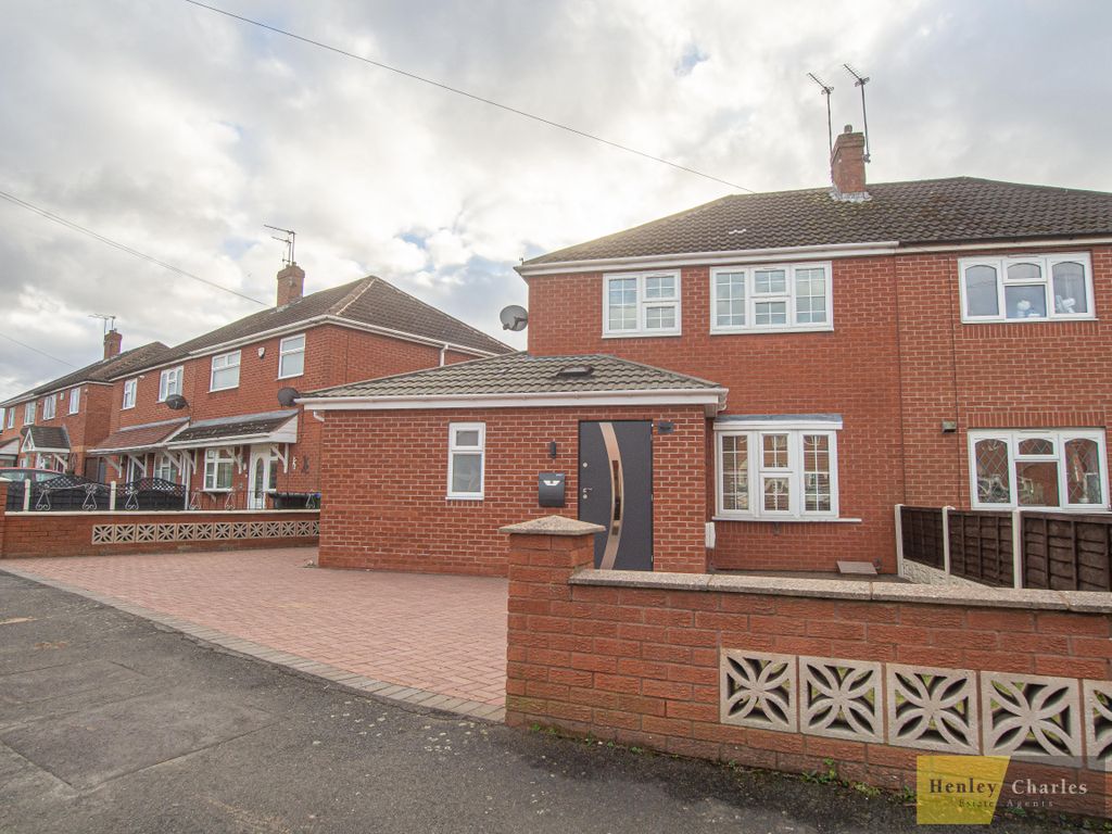 3 bed semidetached house for sale in Hillary Avenue, Wednesbury WS10