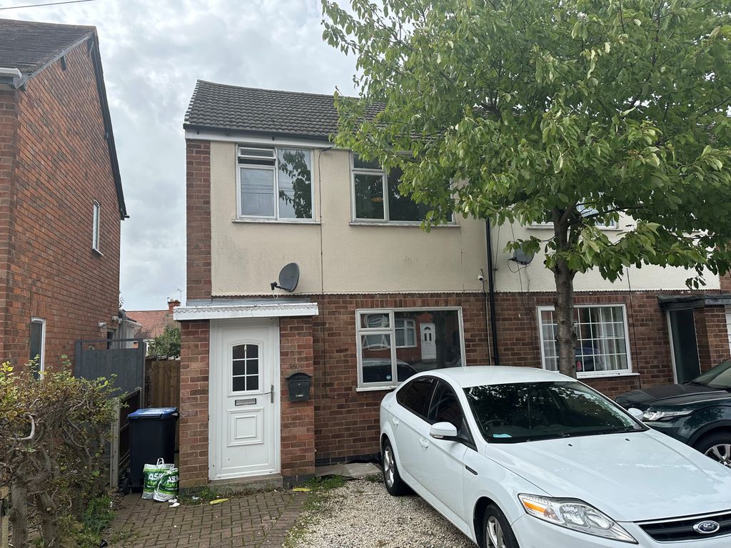 3 bed terraced house for sale in Burleigh Road, Hinckley LE10, £185,000