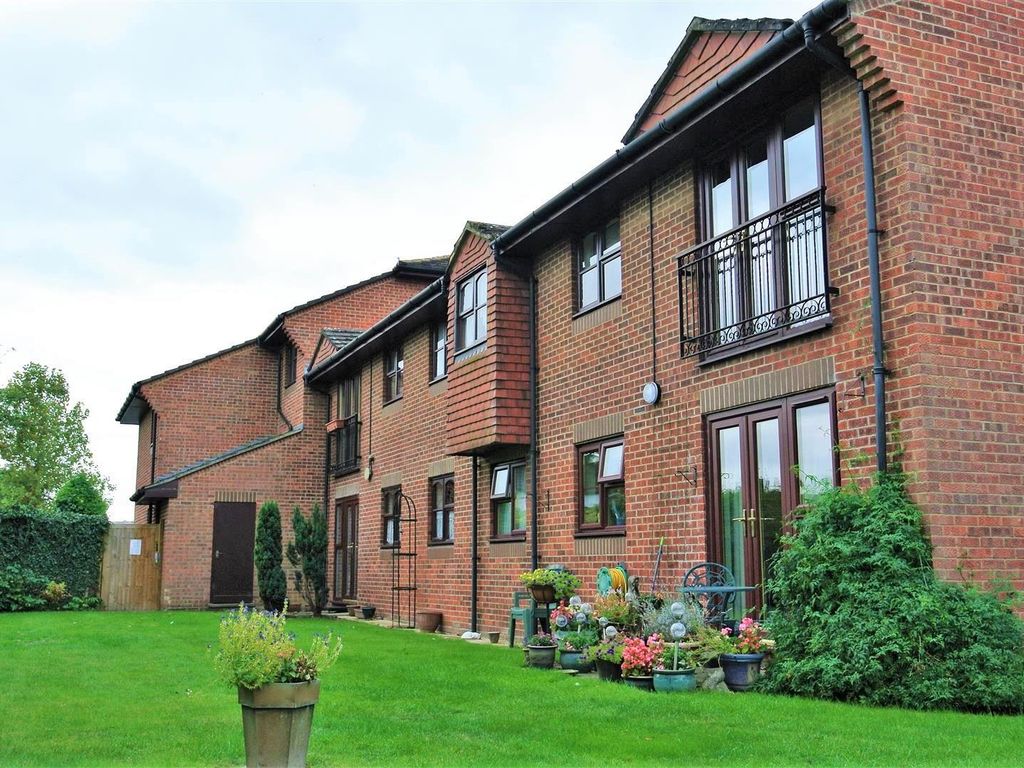 1 bed flat for sale in St. Road, Addlestone KT15 Zoopla