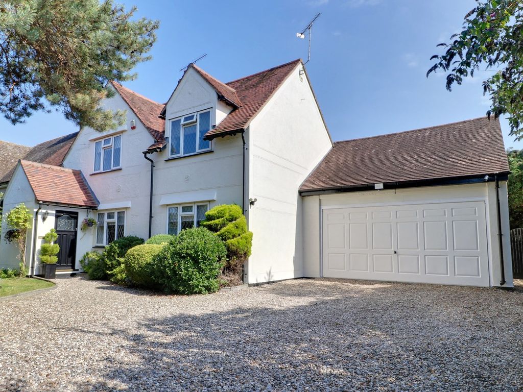 3 bed semidetached house for sale in Park Avenue, Harlow CM17, £