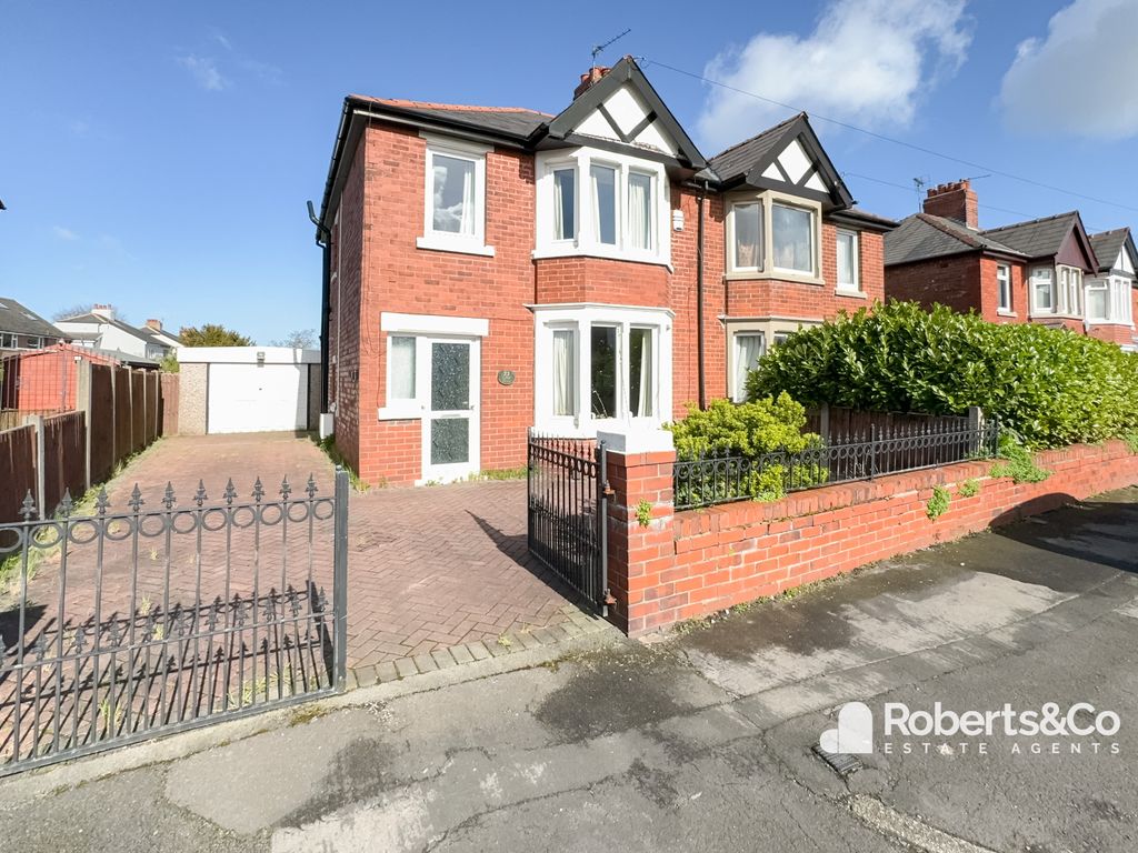 3 bed semidetached house for sale in Giller Drive, Penwortham, Preston