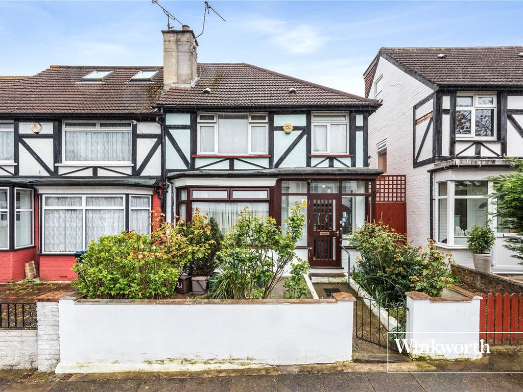 3 bed end terrace house for sale in Abingdon Road, Finchley, London N3