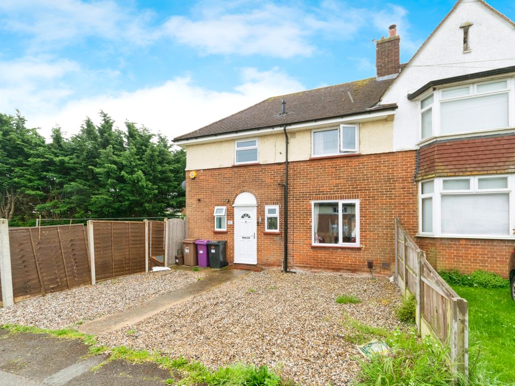 3 bed end terrace house for sale in Redhill Road, Hitchin