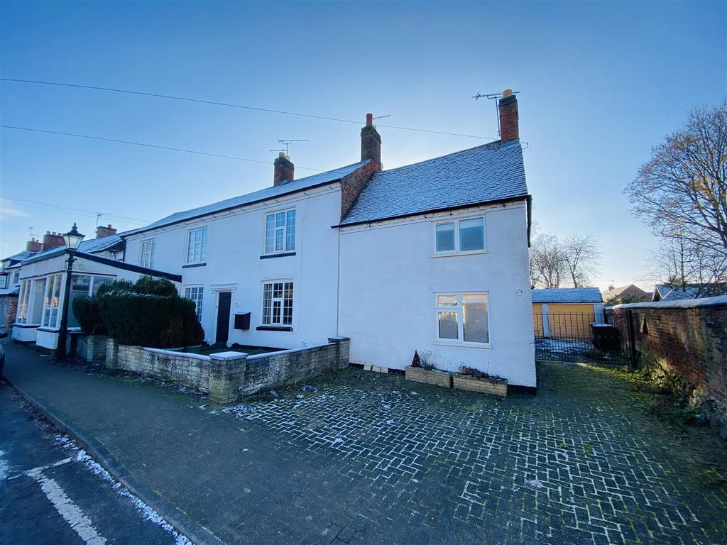 4 bed end terrace house for sale in Main Street, Newbold Verdon