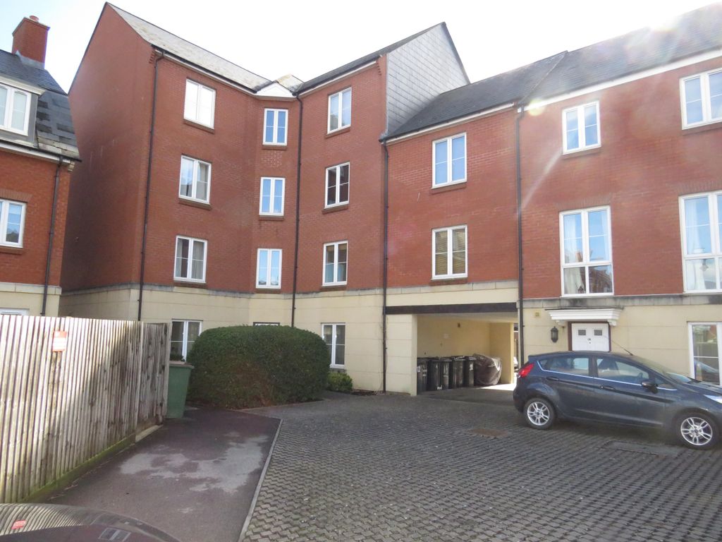 2 bed flat to rent in Turners Court, Melksham SN12 Zoopla