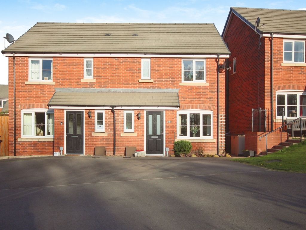 3 bed semidetached house for sale in Avis Way, Whitnash, Leamington