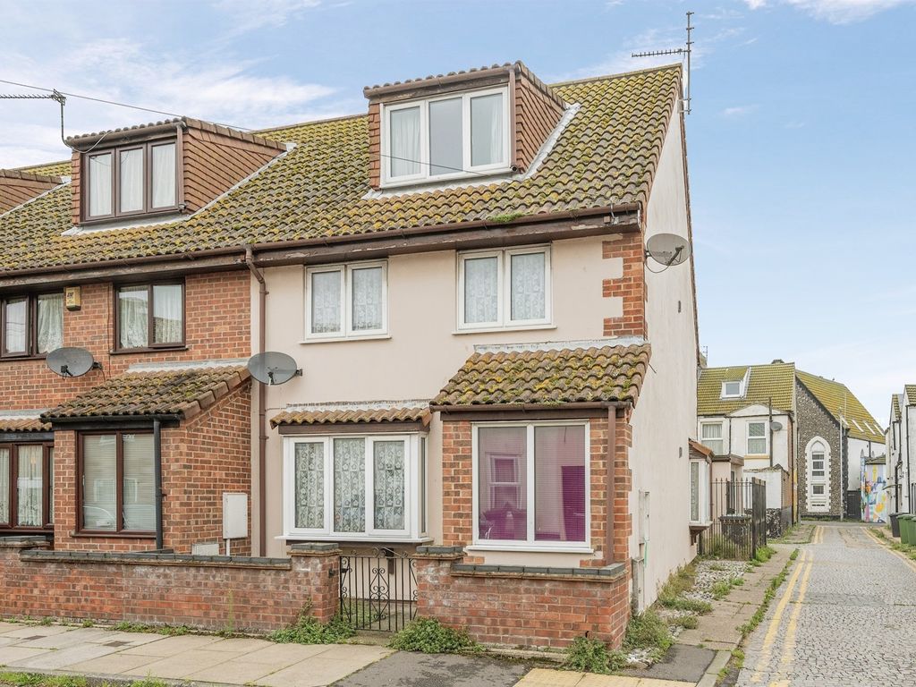 3 bed end terrace house for sale in Lancaster Road, Great Yarmouth NR30