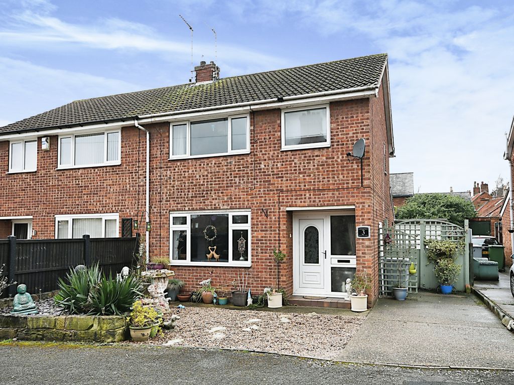 3 bed semidetached house for sale in Royal Oak Court, Mansfield NG21