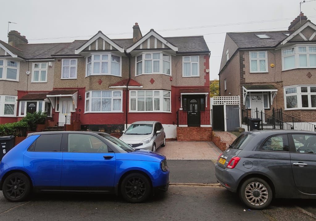 4 bed semidetached house to rent in Crownhill Road, Woodford Green