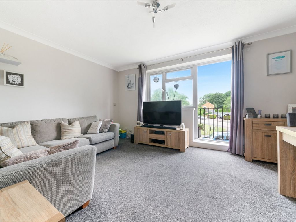 2 bed flat for sale in Longfield Crescent, Tadworth KT20 Zoopla