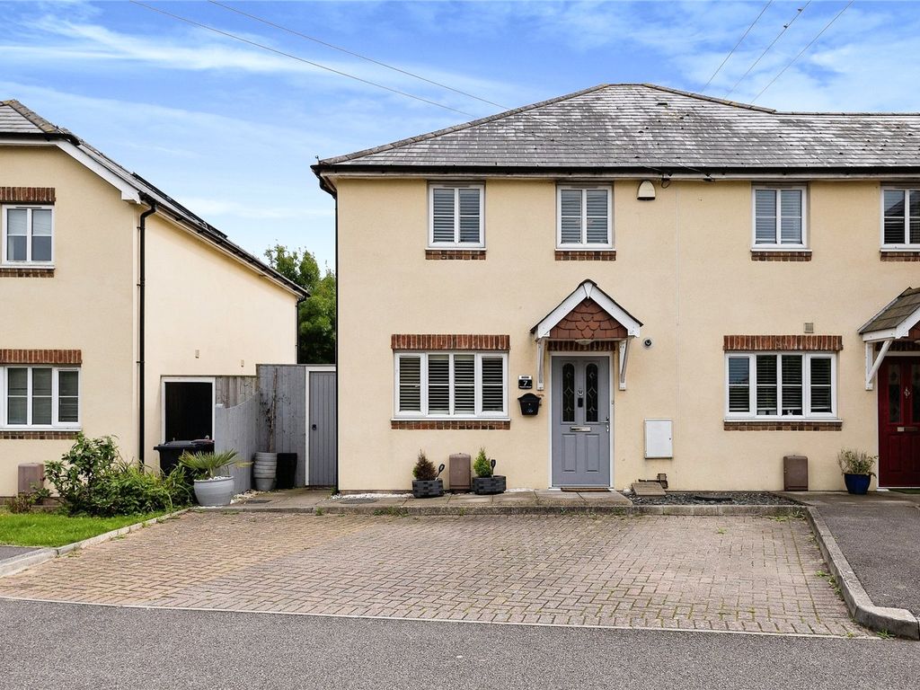 3 bed end terrace house for sale in Birdham Road, Chichester, West
