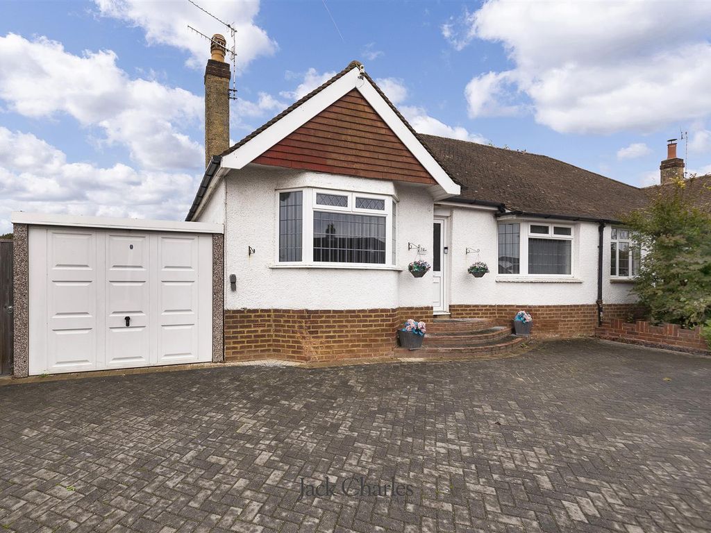 2 bed semidetached bungalow for sale in Greentrees Avenue, Tonbridge