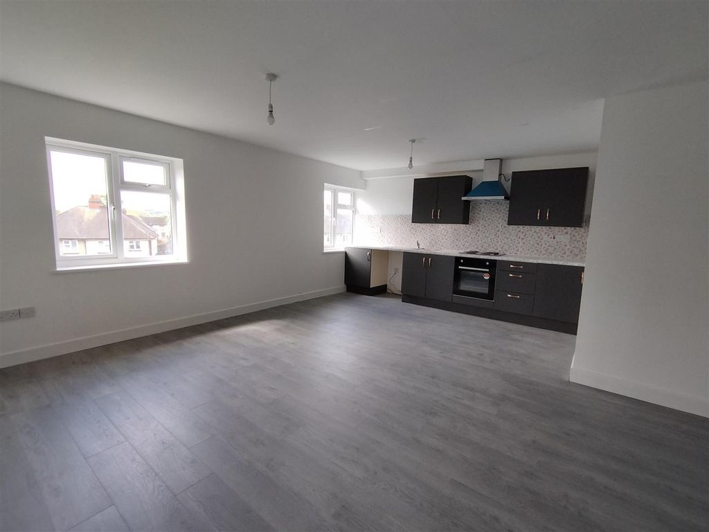 2 bed flat to rent in Oxford Street, Wednesbury WS10 Zoopla