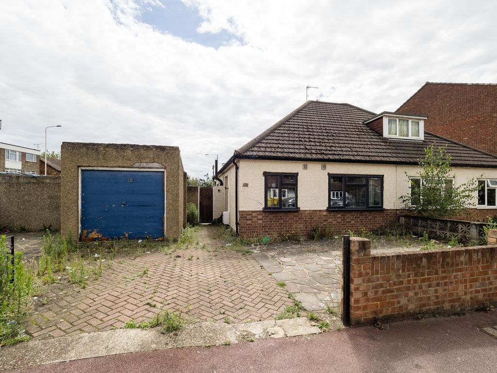 Land for sale in Dewey Road, Dagenham RM10, £150,000 Zoopla