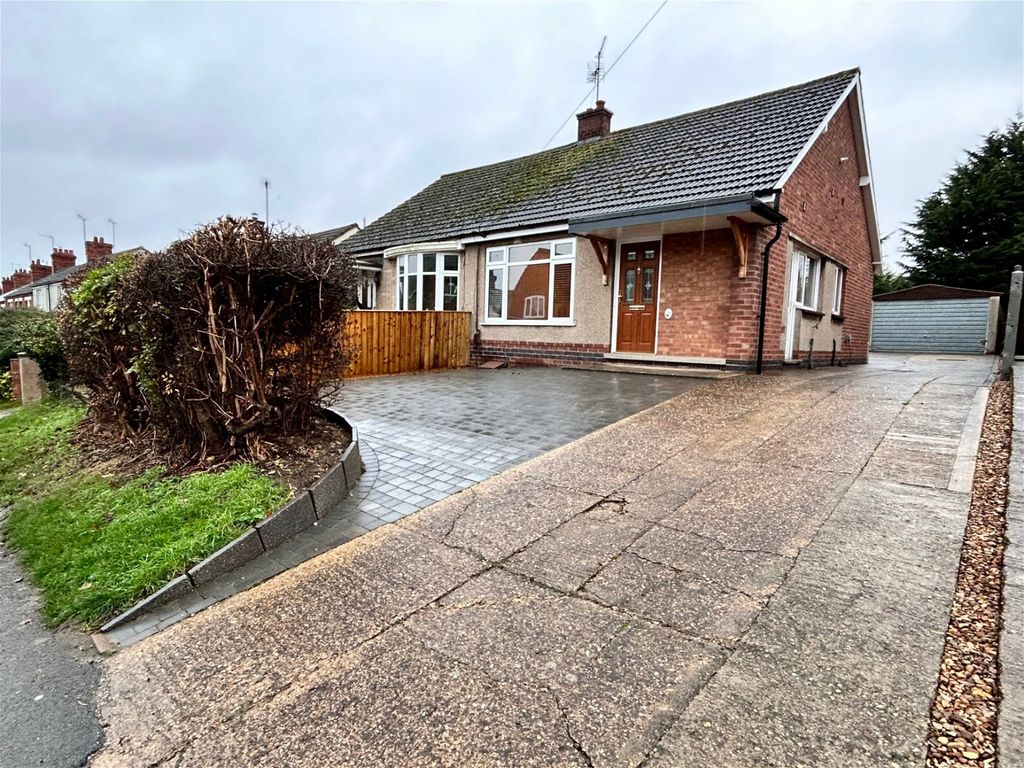 2 bed semidetached bungalow for sale in Marshalls Road, Raunds
