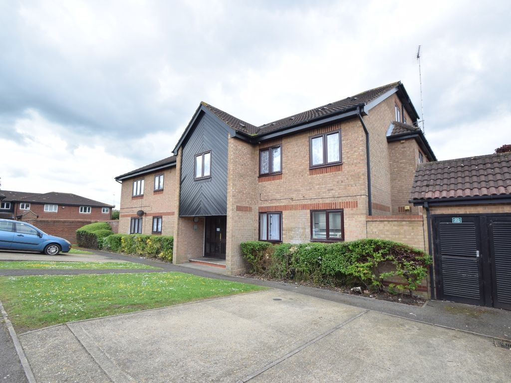 1 bed flat to rent in Rodeheath, Luton, Bedfordshire LU4, £900 pcm Zoopla