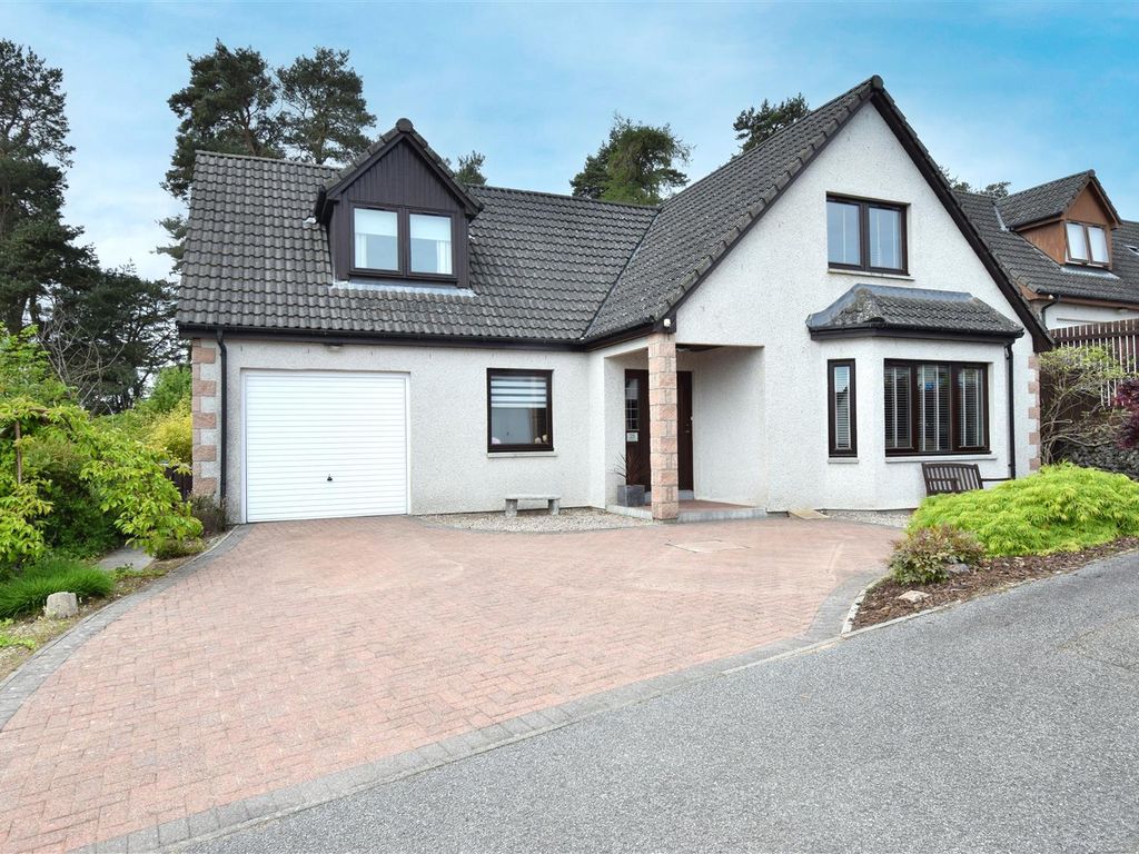 4 bed detached house for sale in Scott Crescent, Dingwall IV15, £