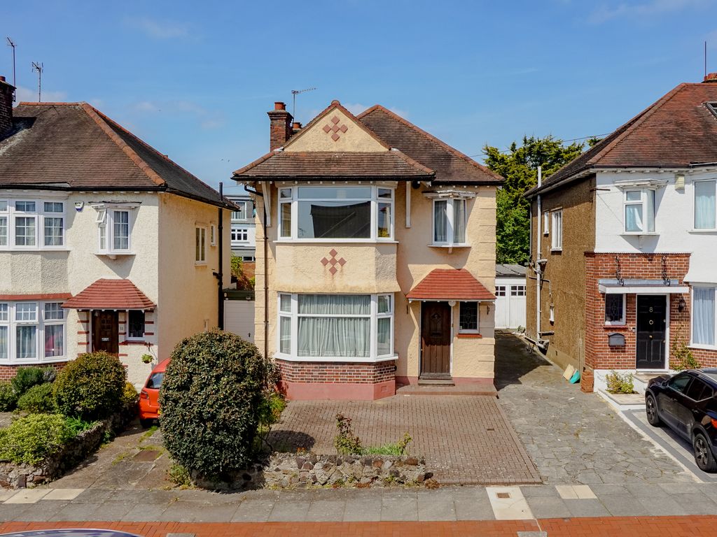 3 bed detached house for sale in Walfield Avenue, London N20 Zoopla