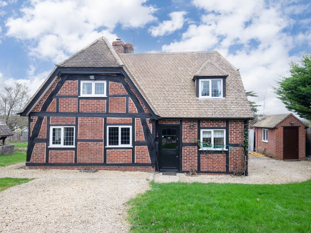 3 bed detached house to rent in The Village, Ashleworth, Gloucester