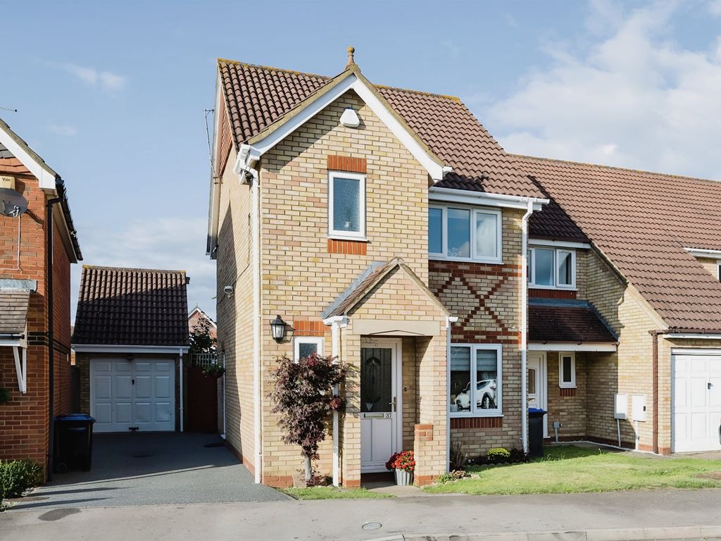 3 bed end terrace house for sale in Cross Brooks, Wootton, Northampton