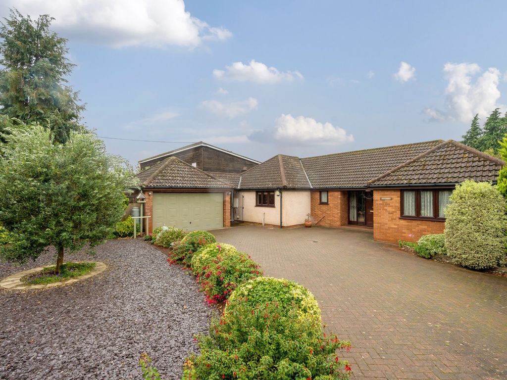 3 bed bungalow for sale in Bristol Road, Frenchay, Bristol, South