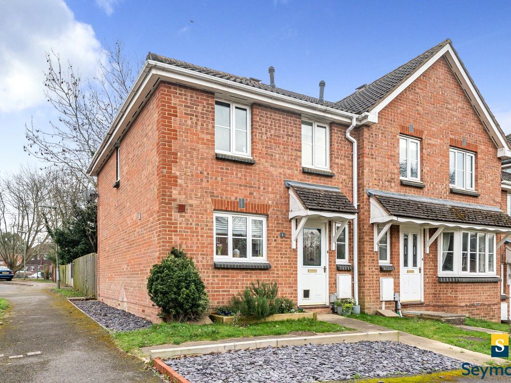 3 bed end terrace house for sale in Guildford, Surrey GU2, £450,000
