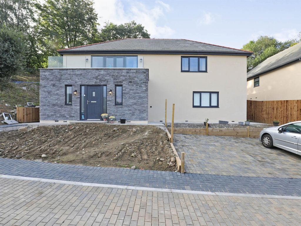 New home, 5 bed detached house for sale in Tanglewood Bronmynydd