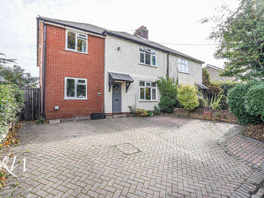 4 bed semidetached house for sale in Millers Lane, Stanway, Colchester