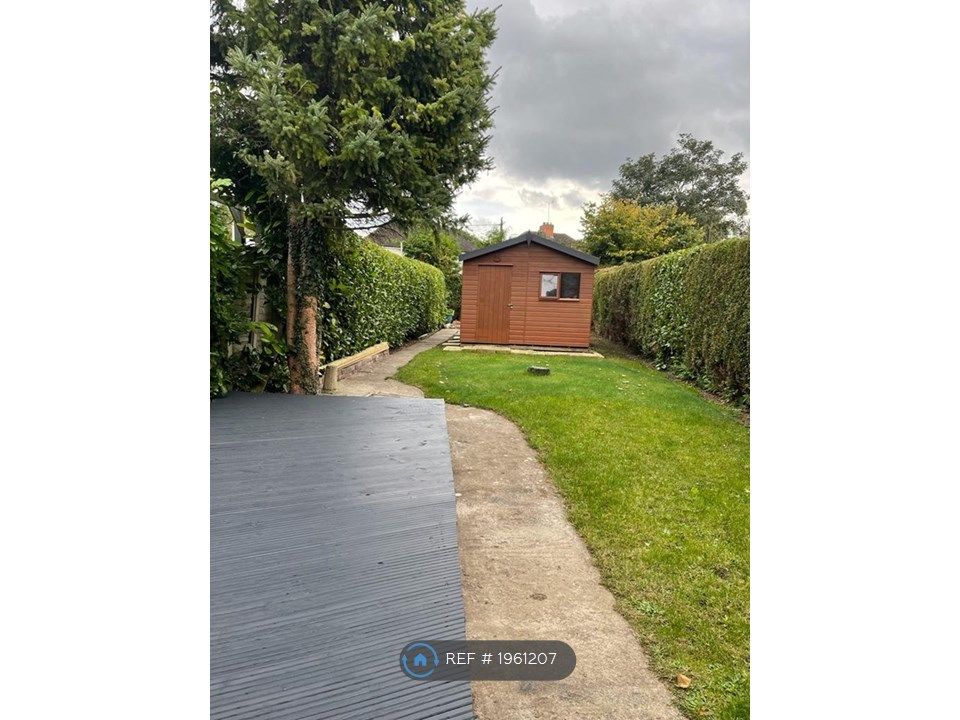 3 bed semidetached house to rent in Perrys Lane, Swindon SN4, £1,250