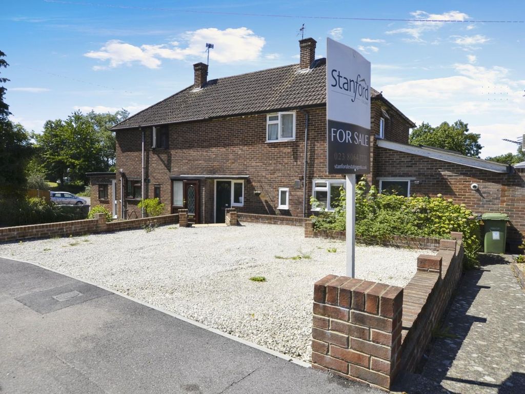 3 bed semidetached house for sale in East Drive,