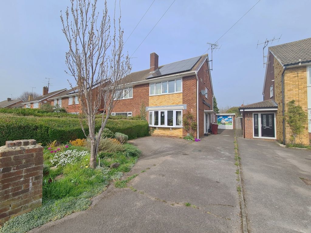3 bed semidetached house for sale in Vine Crescent, Reading RG30 Zoopla