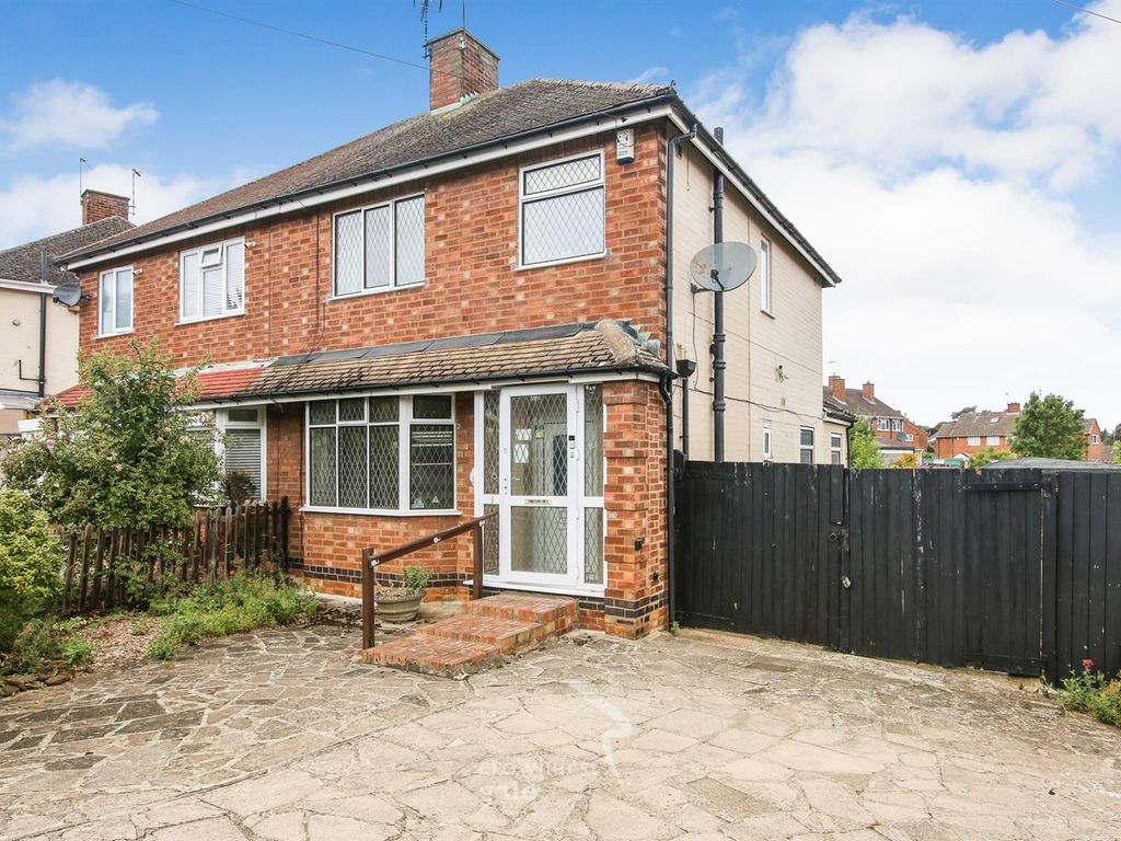 3 bed semidetached house for sale in Studland Avenue, Hillmorton