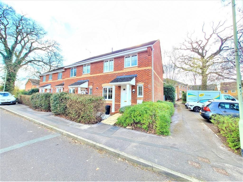 2 bed end terrace house for sale in Rayner Drive, Arborfield, Reading