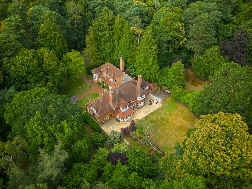 6 bed detached house for sale in Nine Mile Ride, Finchampstead
