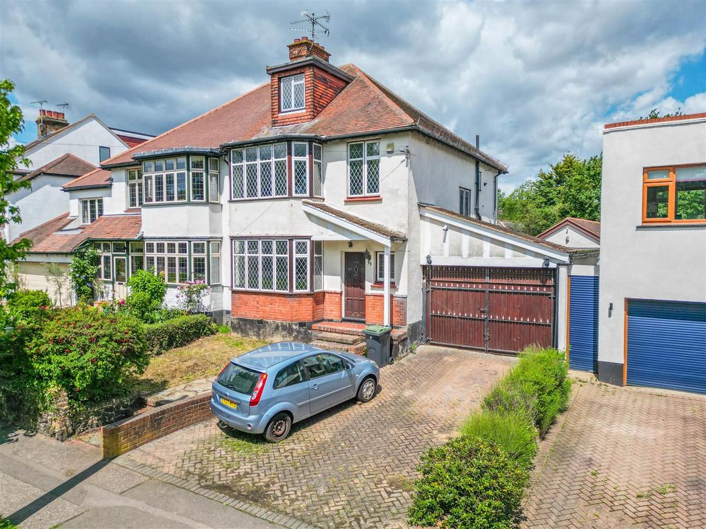 5 bed semidetached house for sale in Kenilworth Gardens, WestcliffOn