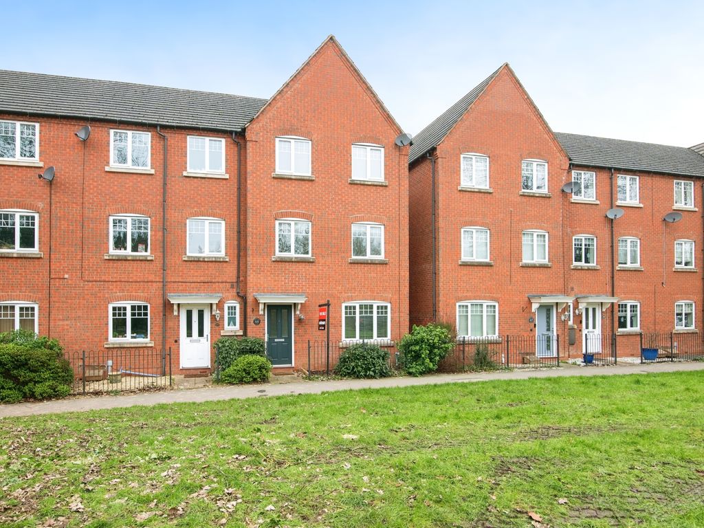 5 bed end terrace house for sale in Hedgerow Close, Redditch