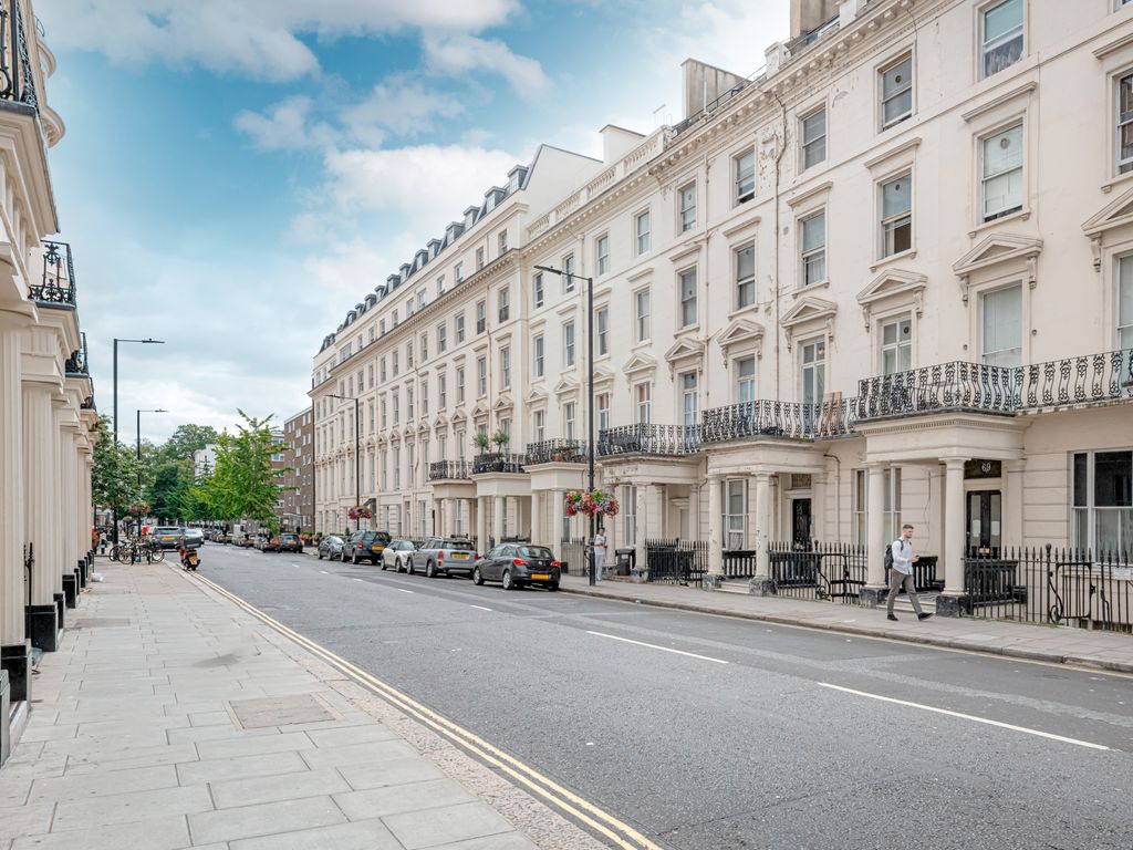1 bed flat for sale in Gloucester Terrace, Bayswater, London W2, £