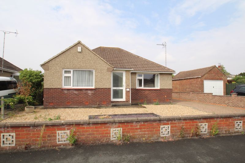 3 bed detached bungalow for sale in Hill View Road, Coleview, Swindon