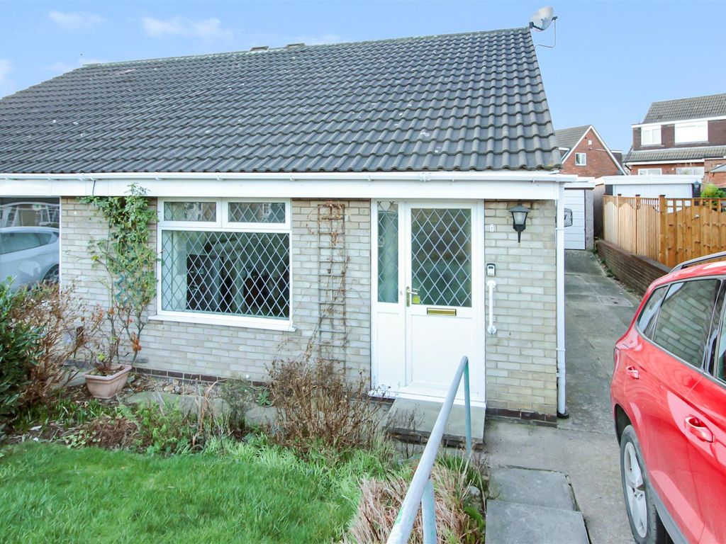 2 bed semidetached bungalow for sale in Wood Crescent, Rothwell, Leeds