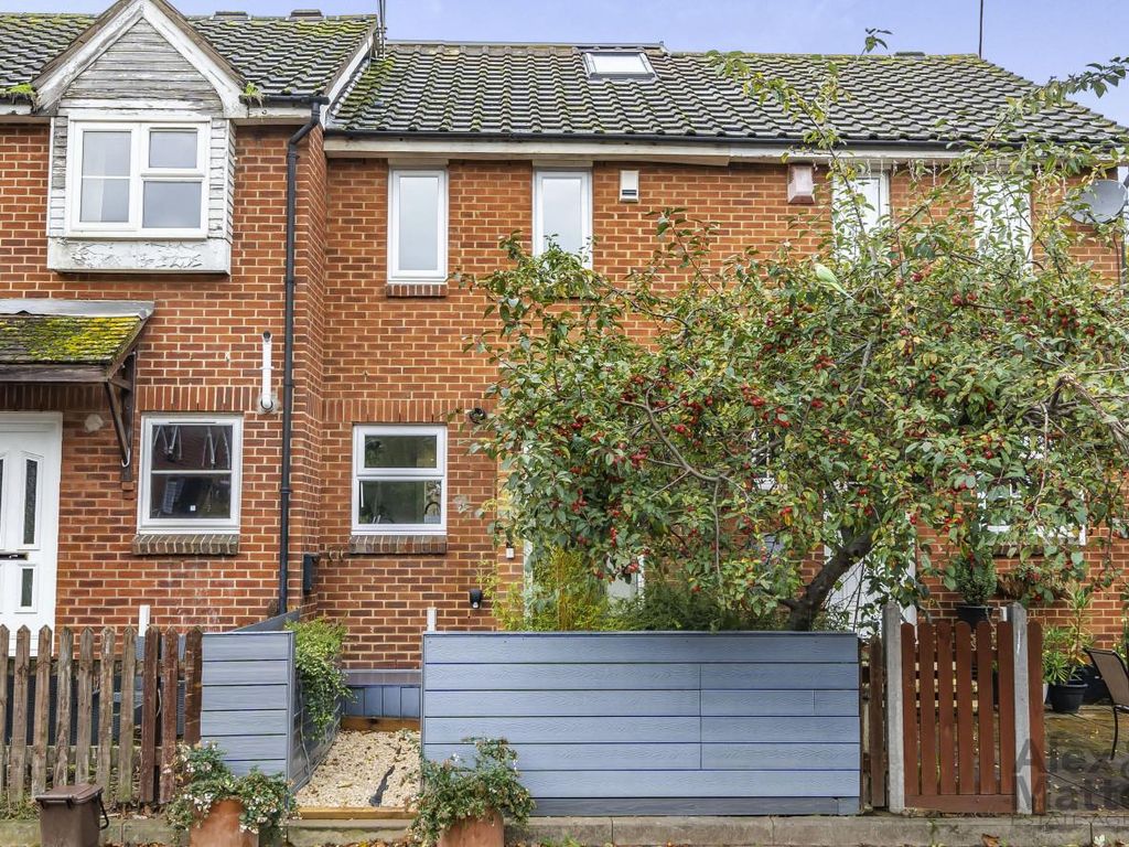 3 bed property for sale in Lavender Road, Canada Water SE16, £795,000