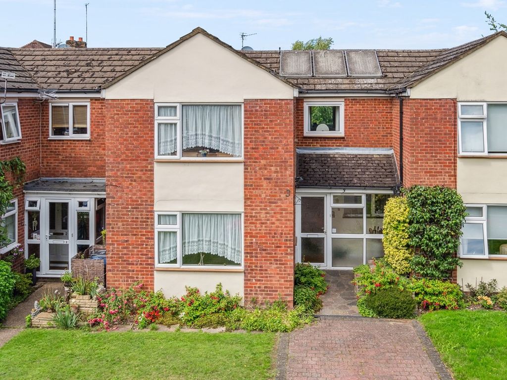 3 bed terraced house for sale in Cordons Close, Chalfont St Peter, Gerrards Cross SL9, £575,000