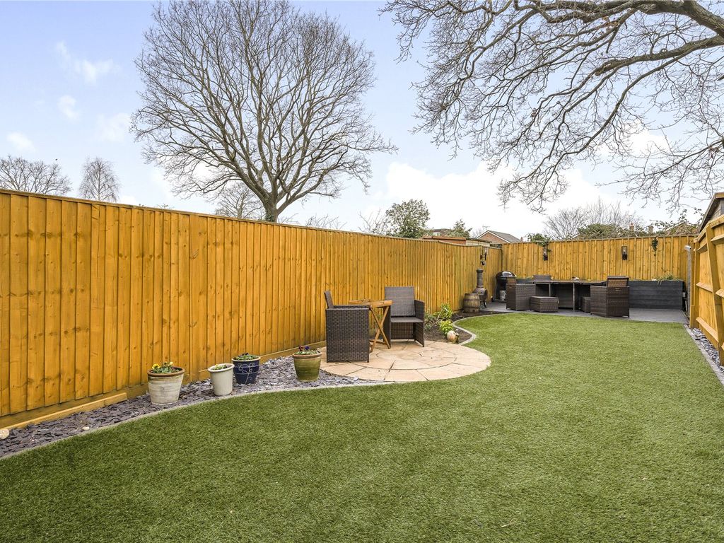 2 bed terraced house for sale in Farnesdown Drive, Wokingham, Berkshire