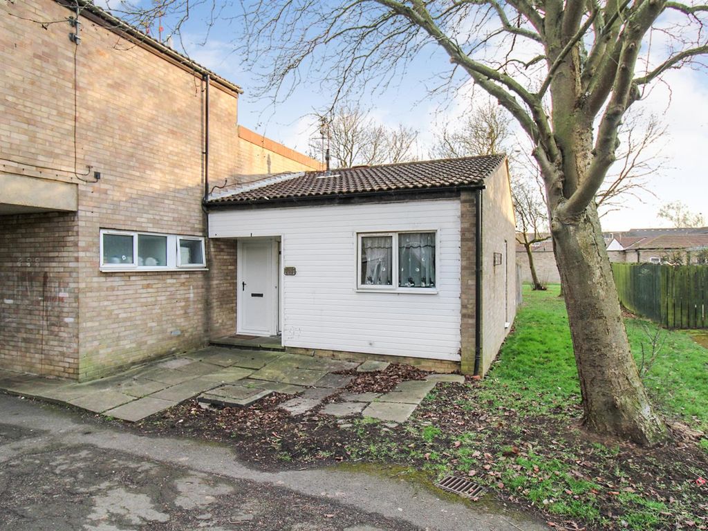 3 bed semidetached bungalow for sale in Finland Way, Corby NN18, £