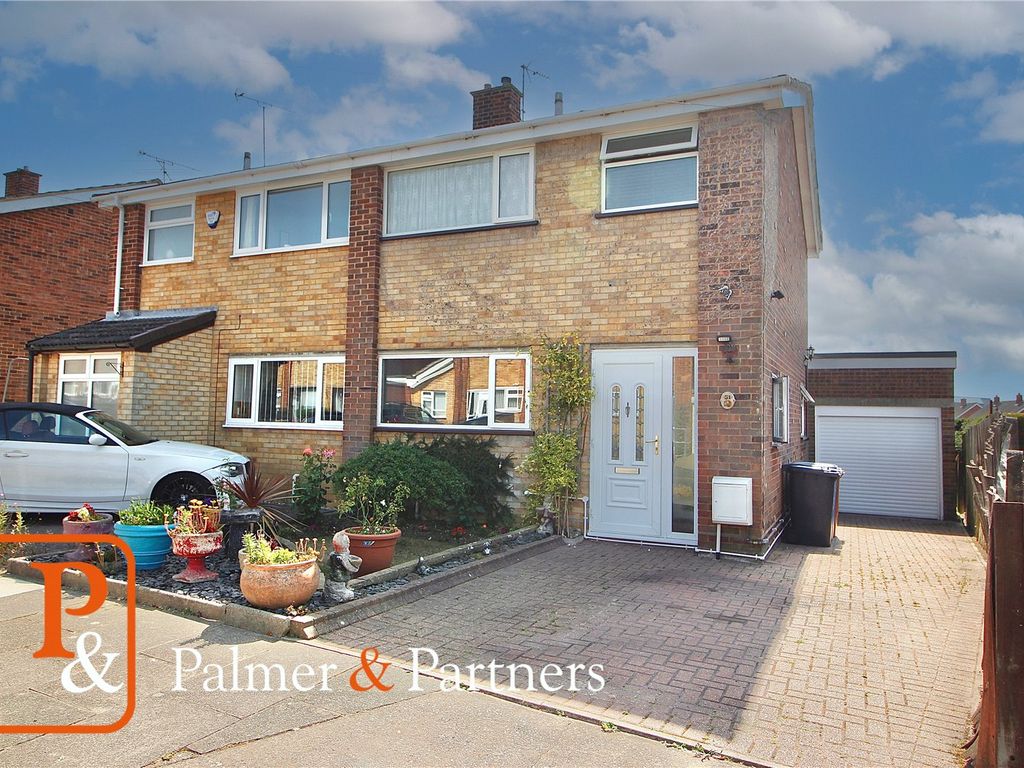 3 bed semidetached house for sale in Kempton Road, Ipswich, Suffolk