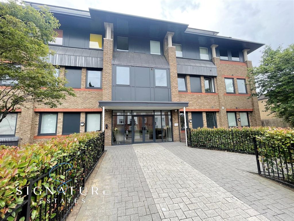1 bed flat for sale in Aldenham Road, Bushey WD23, £230,000 Zoopla