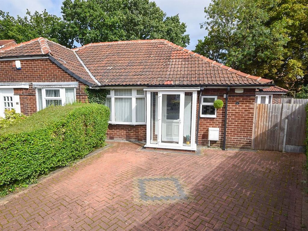 3 bed semidetached bungalow for sale in Shakespeare Drive, Cheadle SK8