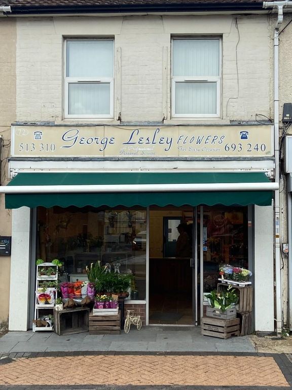 2 bed flat to rent in Cricklade Road, Gorse Hill, Swindon SN2, £895 pcm