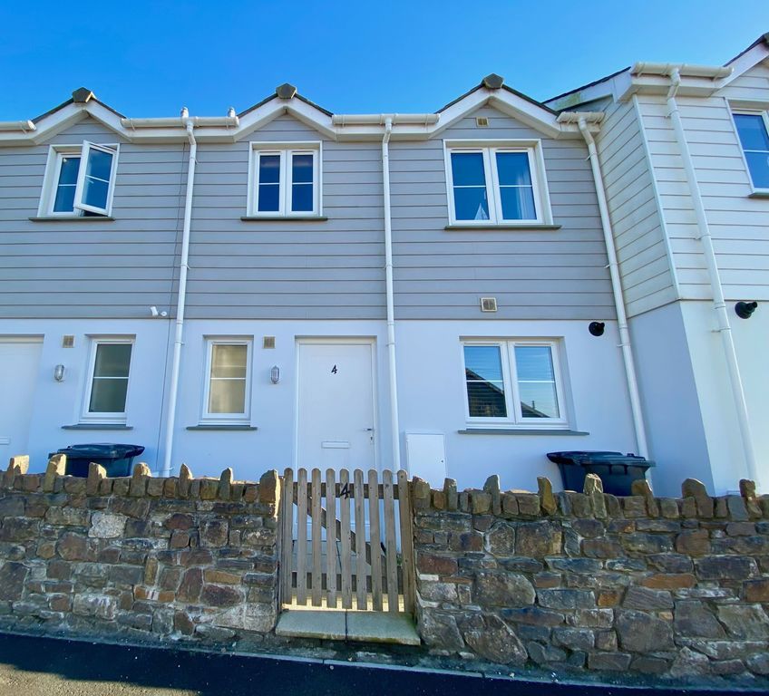 2 bed terraced house for sale in Station Road,