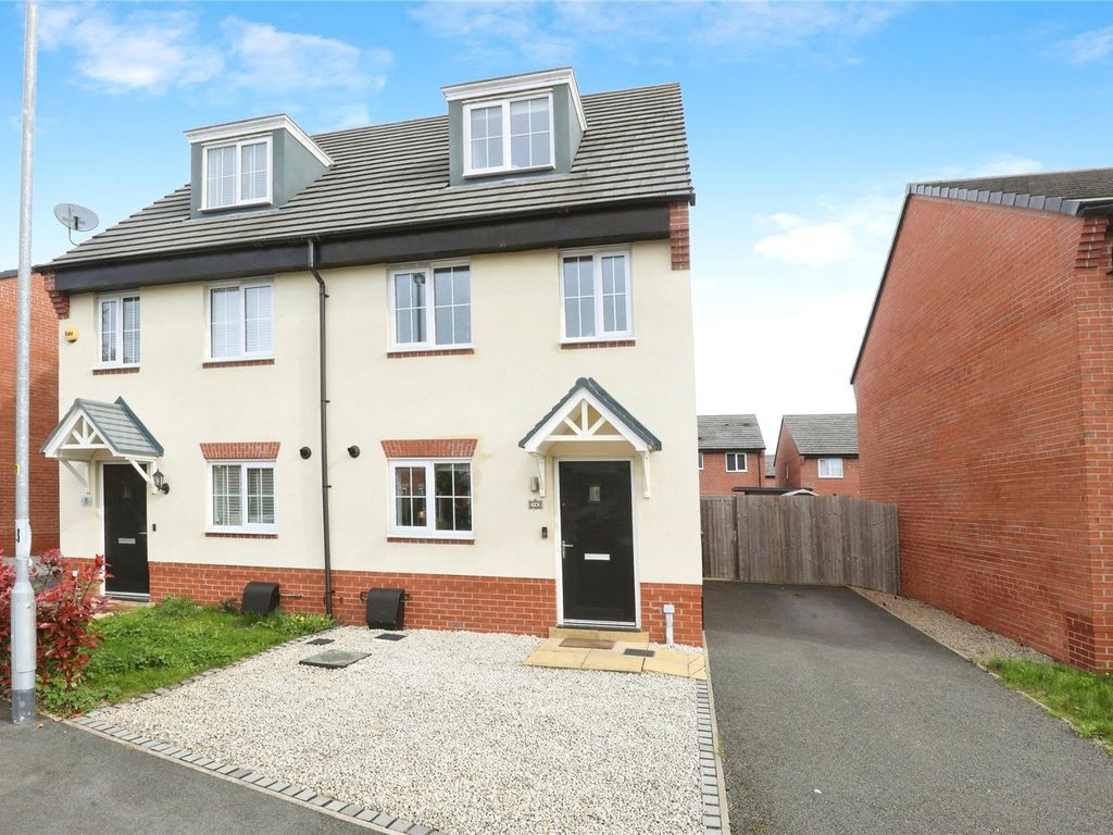 3 bed semidetached house for sale in Rotary Way, Shavington, Crewe